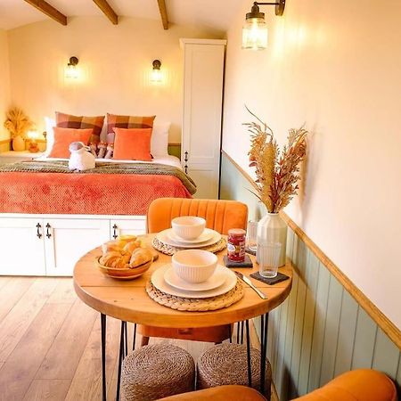 Lintmill Lodges - Heather Shepherds Hut Sorn Экстерьер фото
