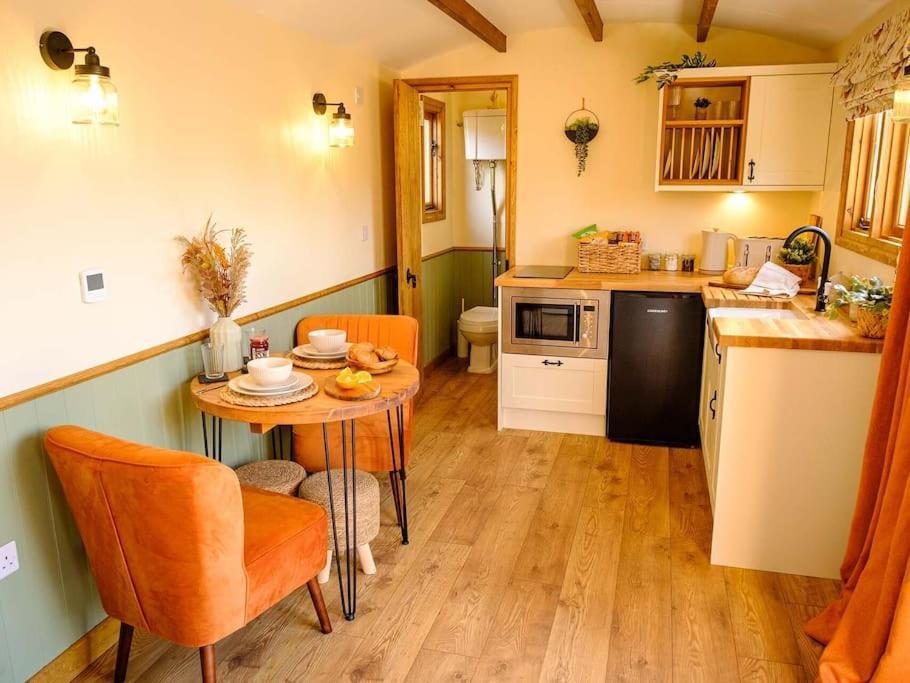 Lintmill Lodges - Heather Shepherds Hut Sorn Экстерьер фото